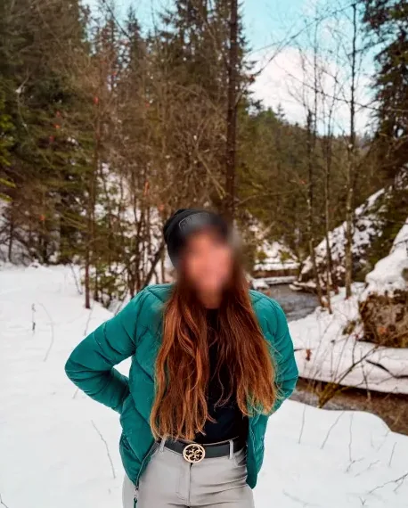 Andrea, 27