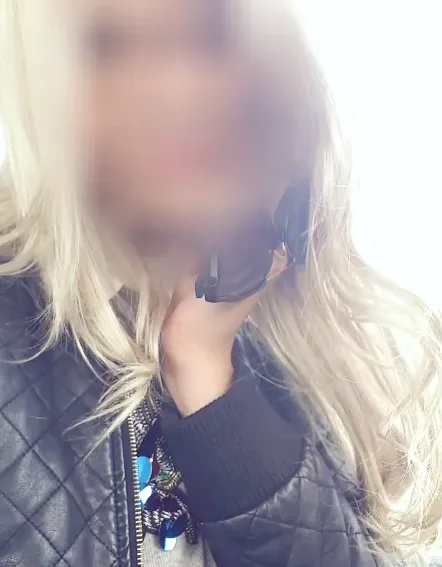 Bettina, 32