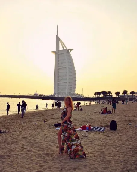 Clara, 29