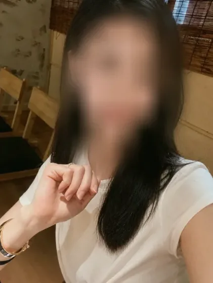 Emma, 35
