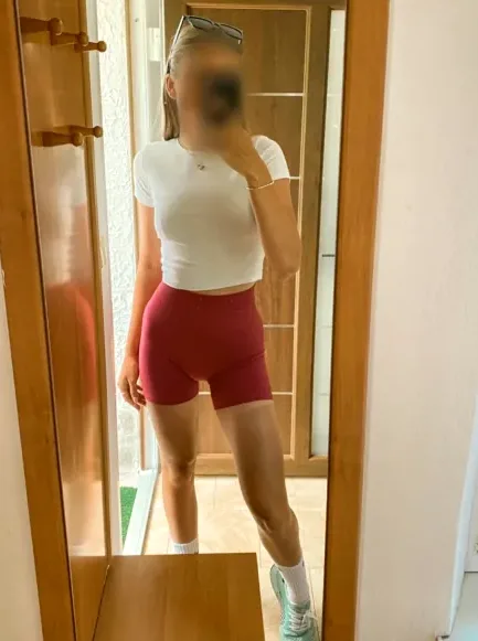 Lena, 27