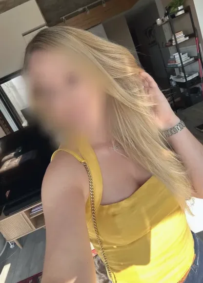 Lilly, 37