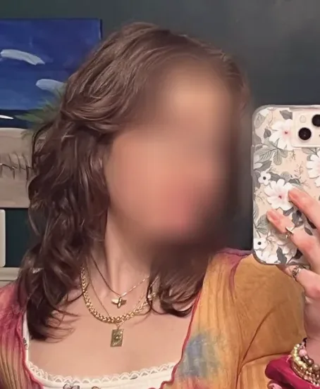 Nicole, 20