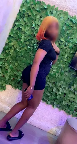 Simone, 25